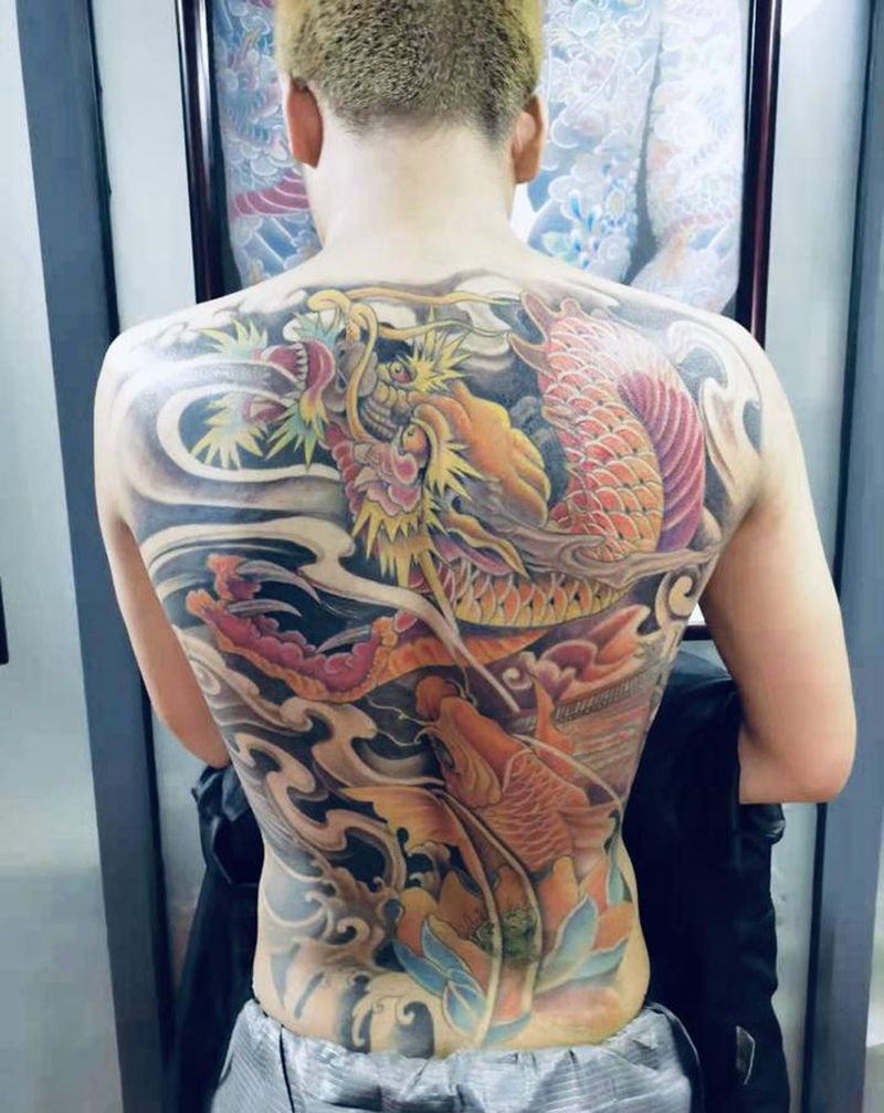 后背 龙纹身图片_背部纹身图案