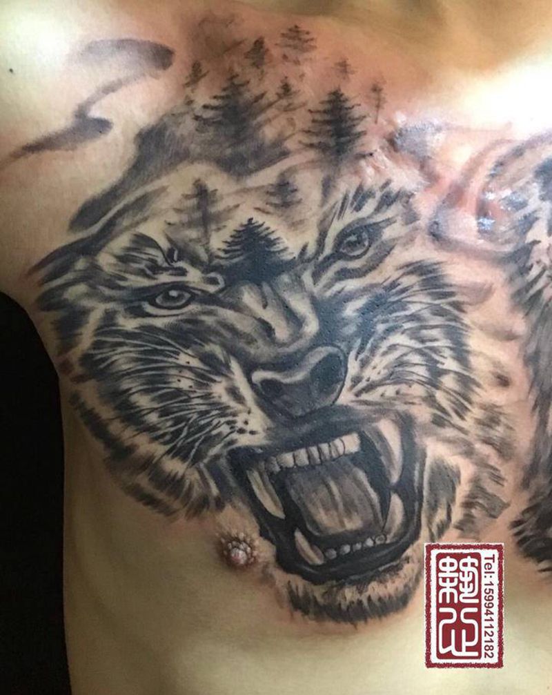 花胸纹身图片_胸部欧美写实几何纹身图案