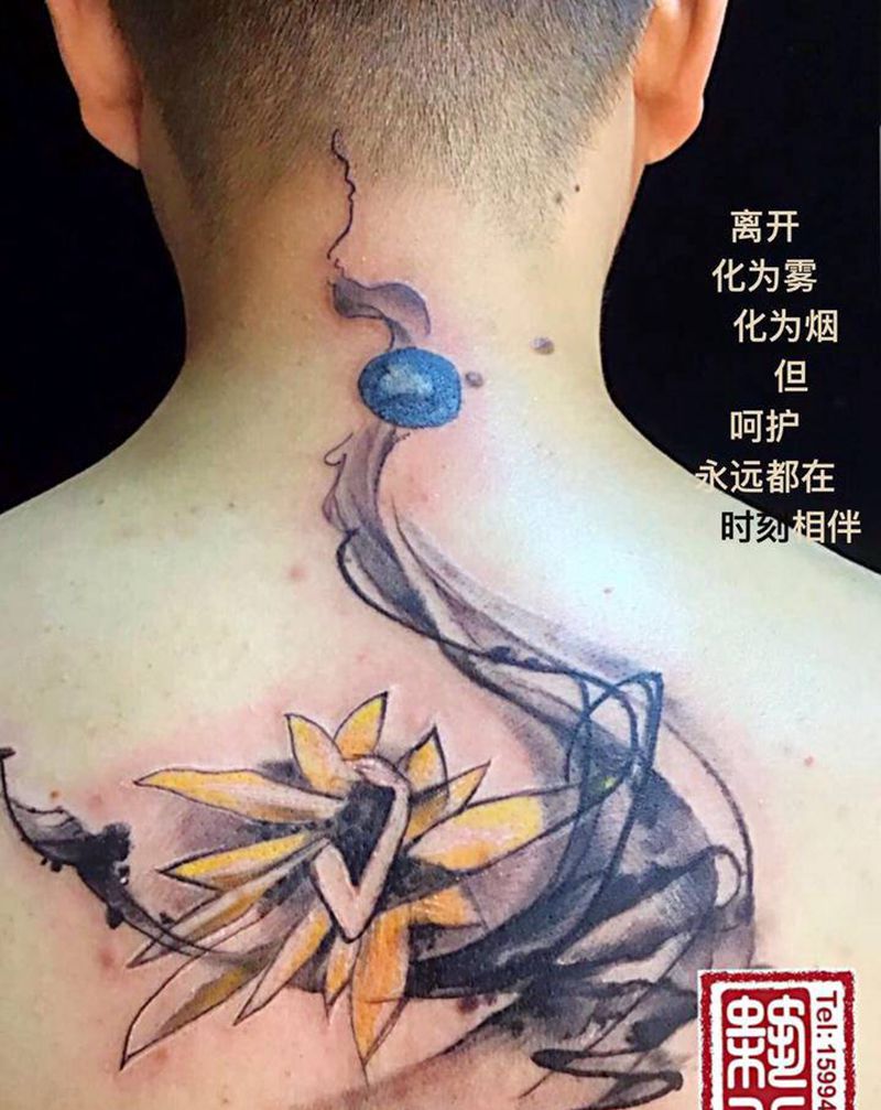 你是星辰大海纹身图片_背部水墨纹身图案