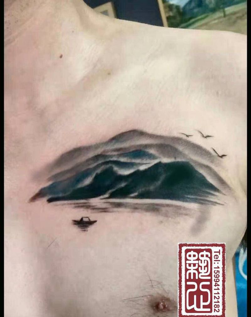 心中藏丘壑纹身图片_胸部新传统纹身图案