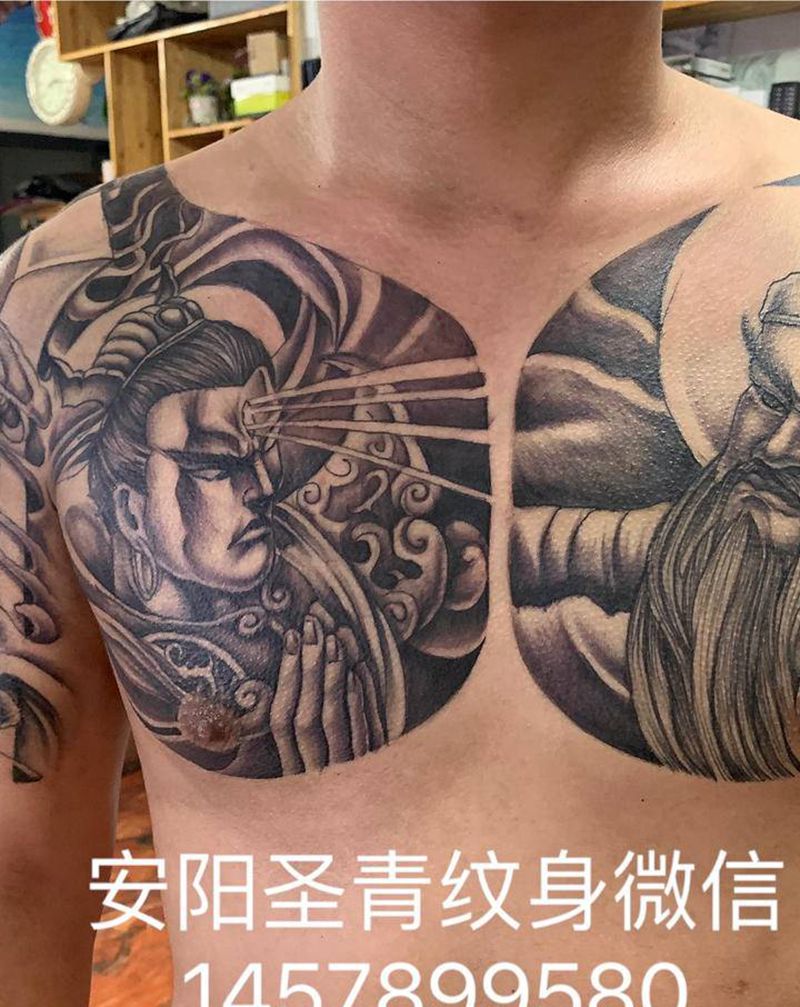 双半甲纹身图片_胸部纹身图案