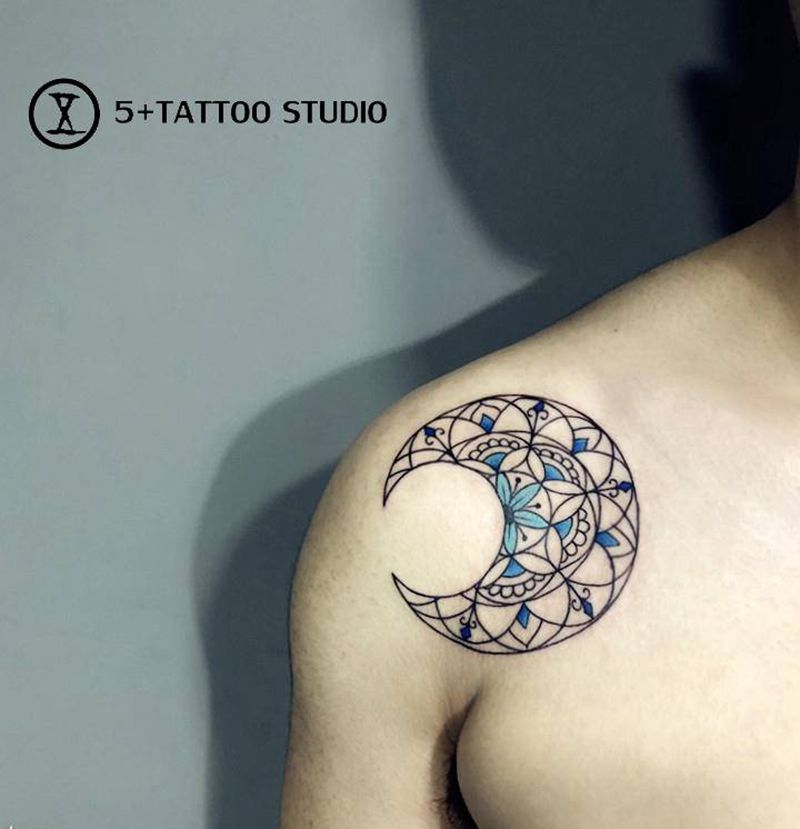 日月神教纹身图片_肩部几何纹身图案