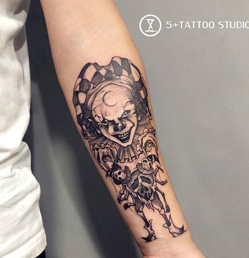 小丑纹身图片_手臂点刺纹身图案