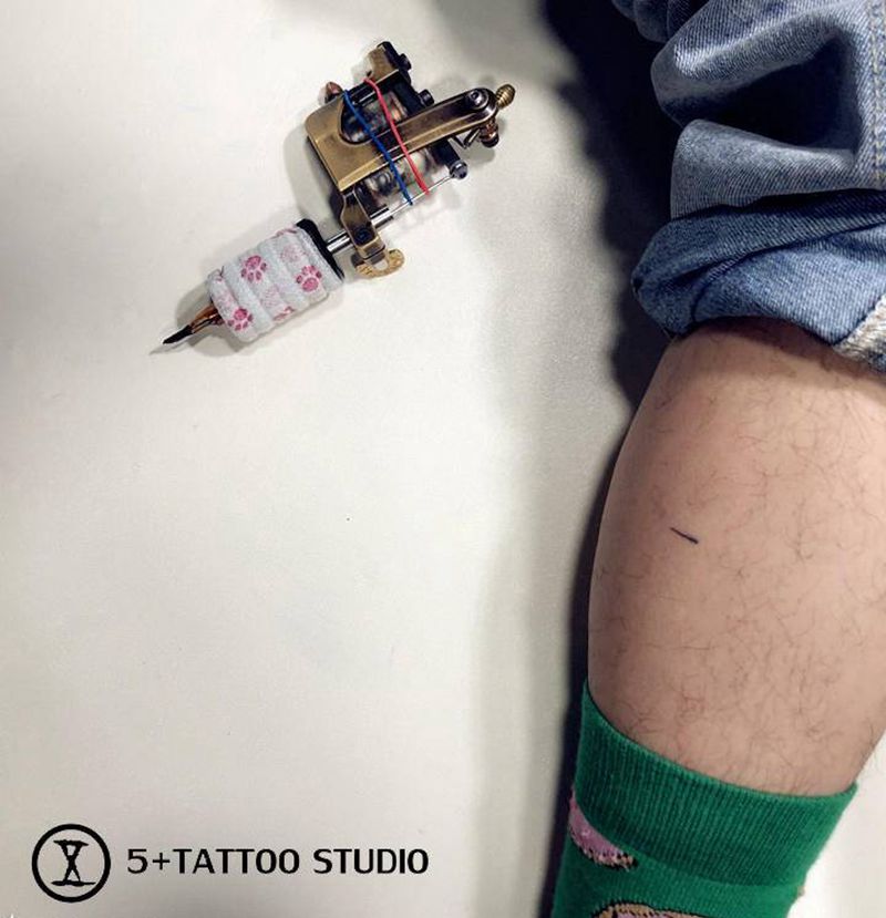 小不点纹身图片_腿部老传统纹身图案