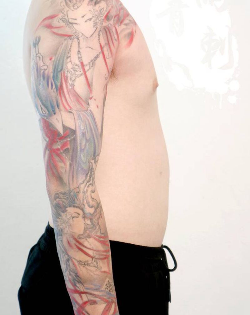 孔雀冥王纹身图片_肩部手臂新传统水墨孔雀孔雀冥王纹身图案