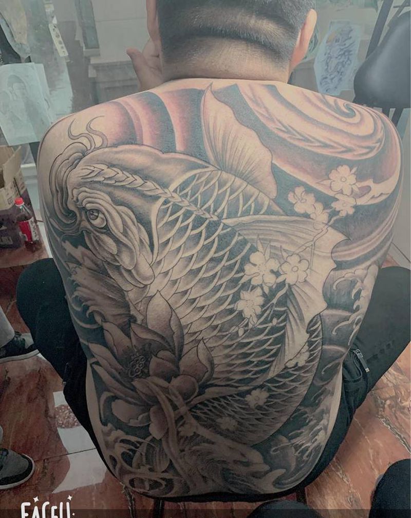 满背纹身图片_背部纹身图案