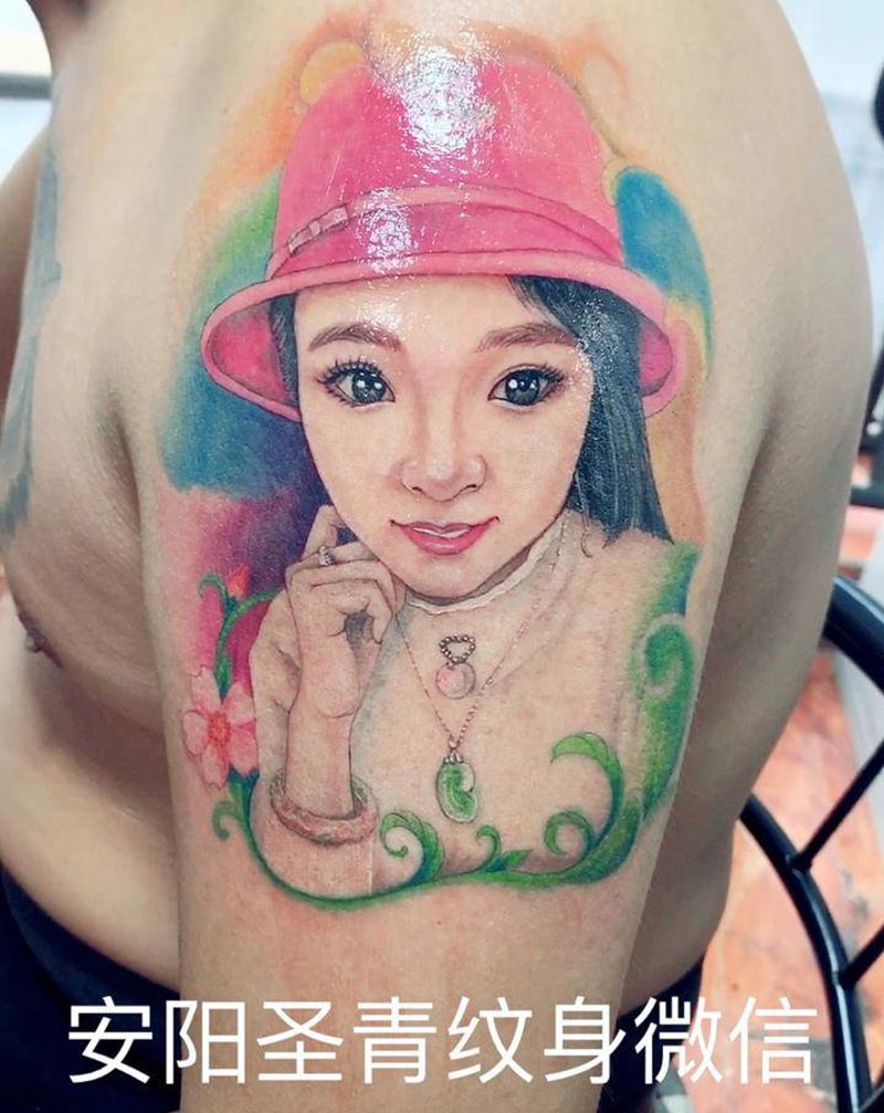 女朋友纹身图片_臀部纹身图案