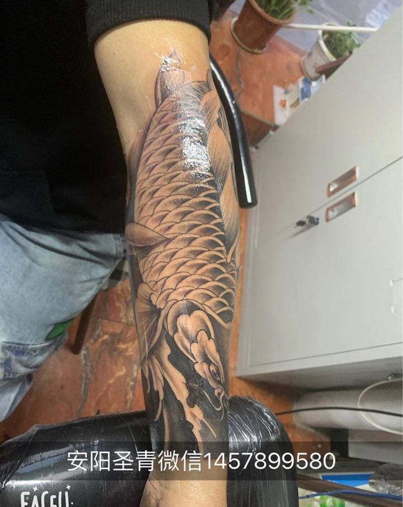 鱼纹身图片_新传统纹身图案