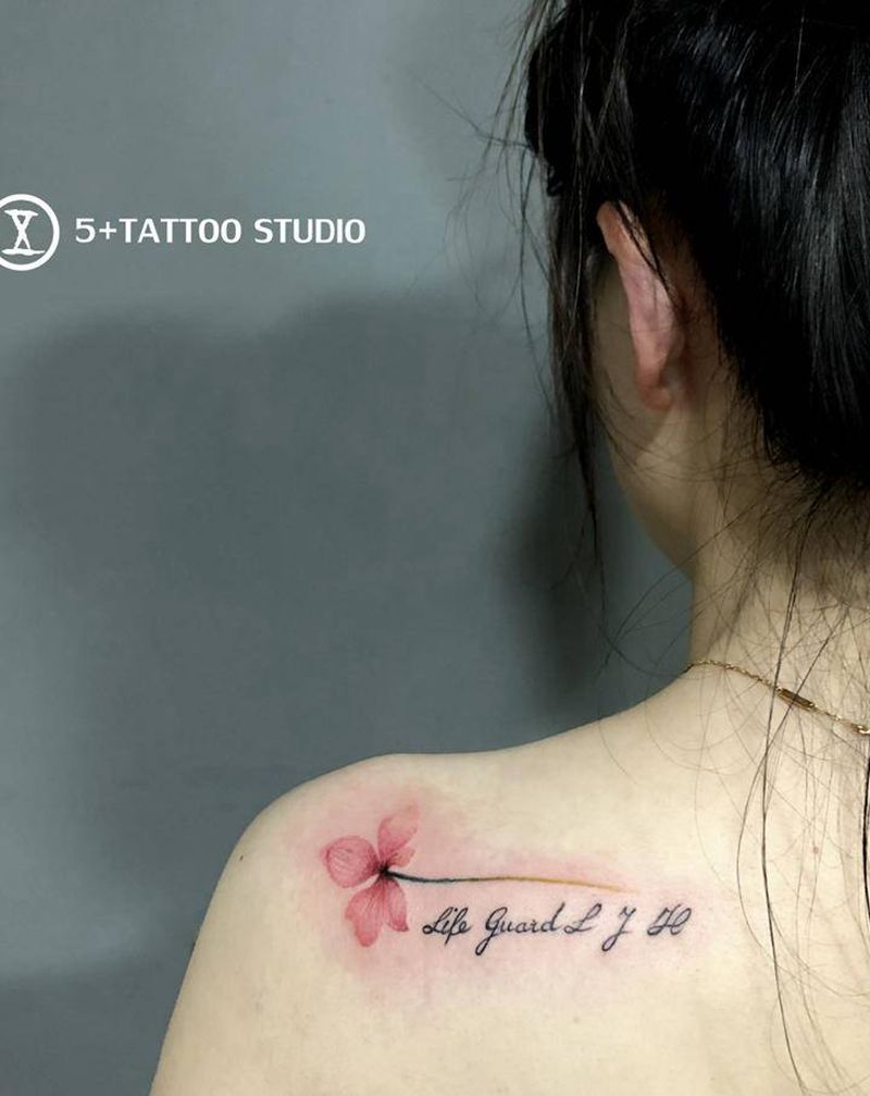 小花花纹身图片_肩部水墨纹身图案