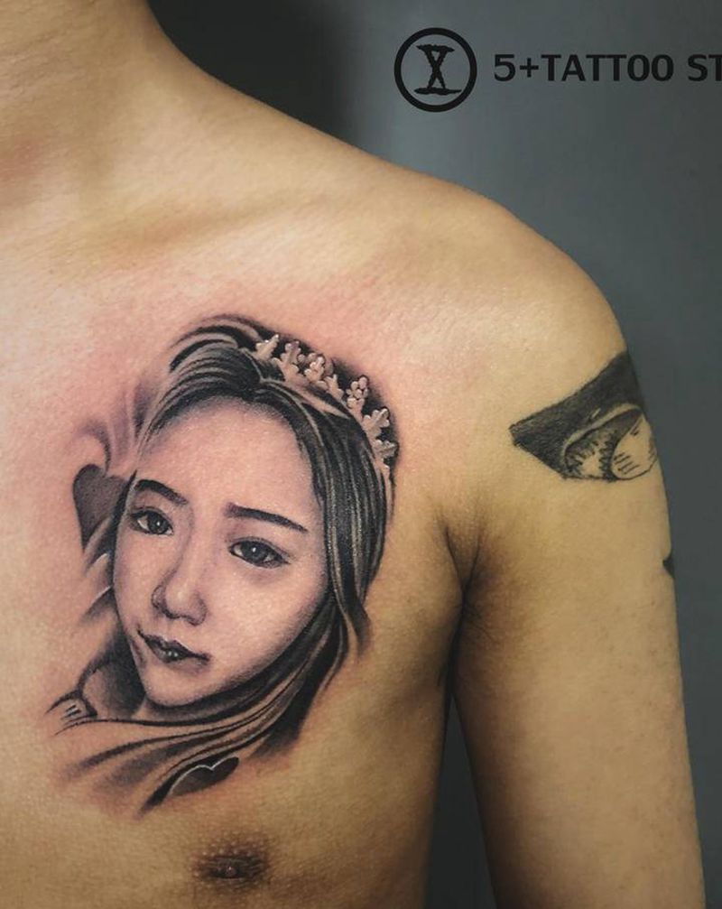 真爱无敌纹身图片_胸部欧美写实纹身图案