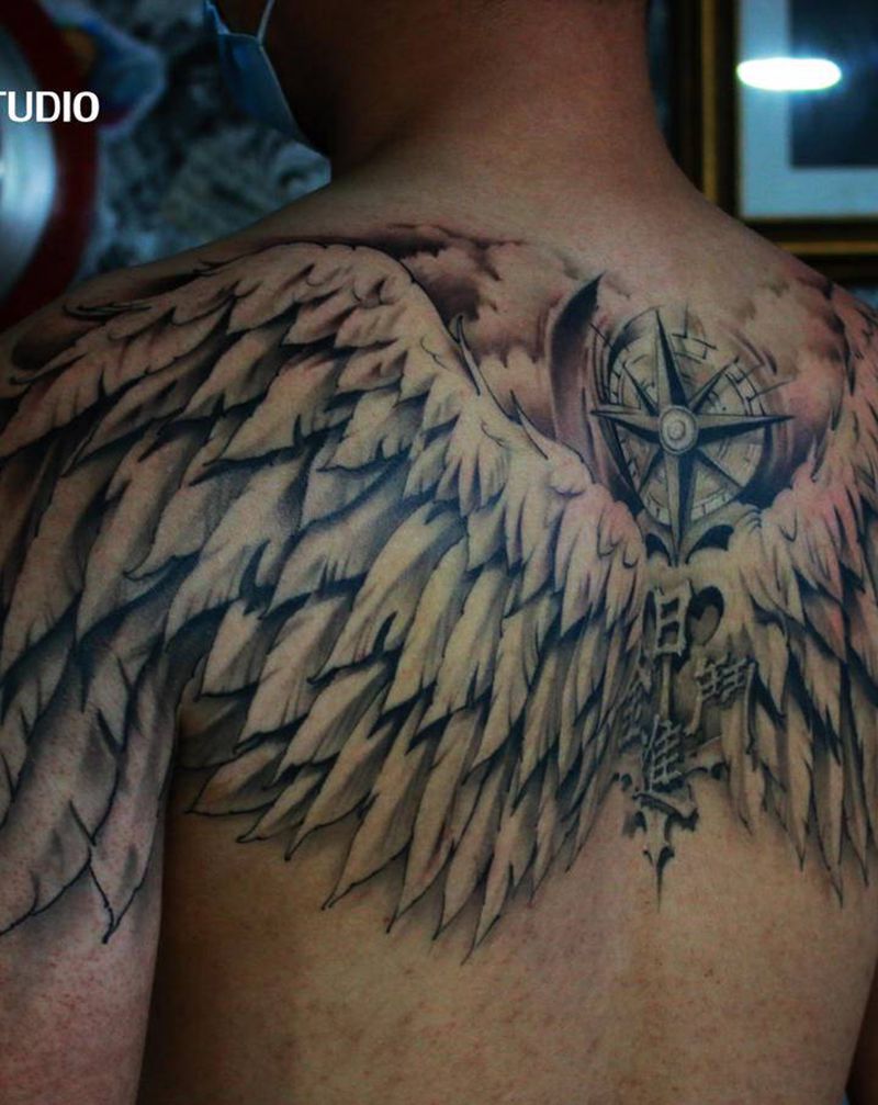 翅膀纹身图片_背部欧美写实纹身图案