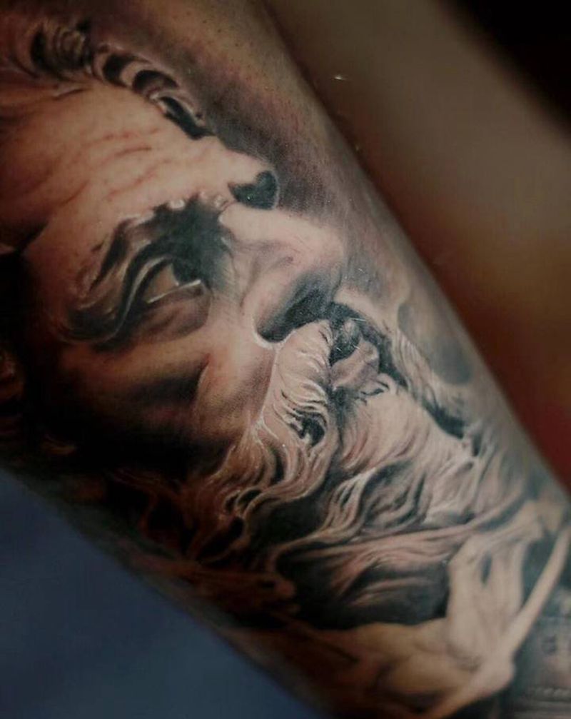 海神波塞冬纹身图片_腿部欧美写实纹身图案