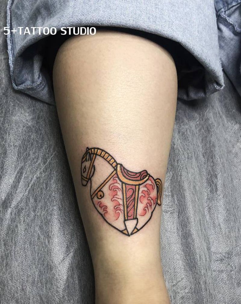 小木马纹身图片_腿部New School纹身图案