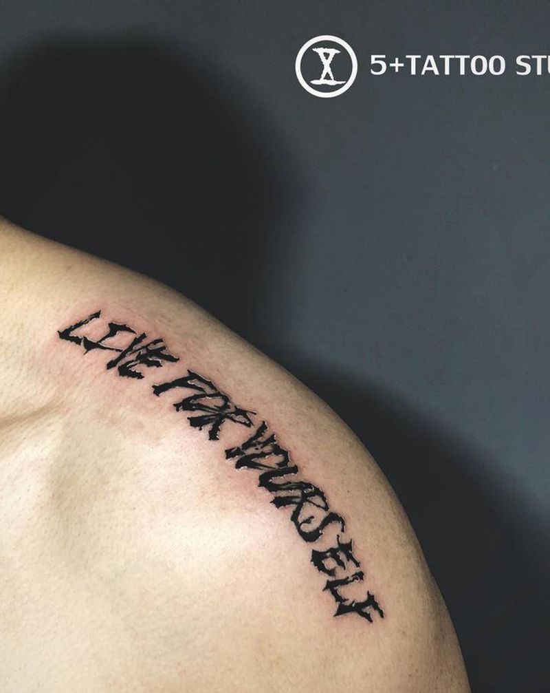 小字母纹身图片_肩部花体字纹身图案