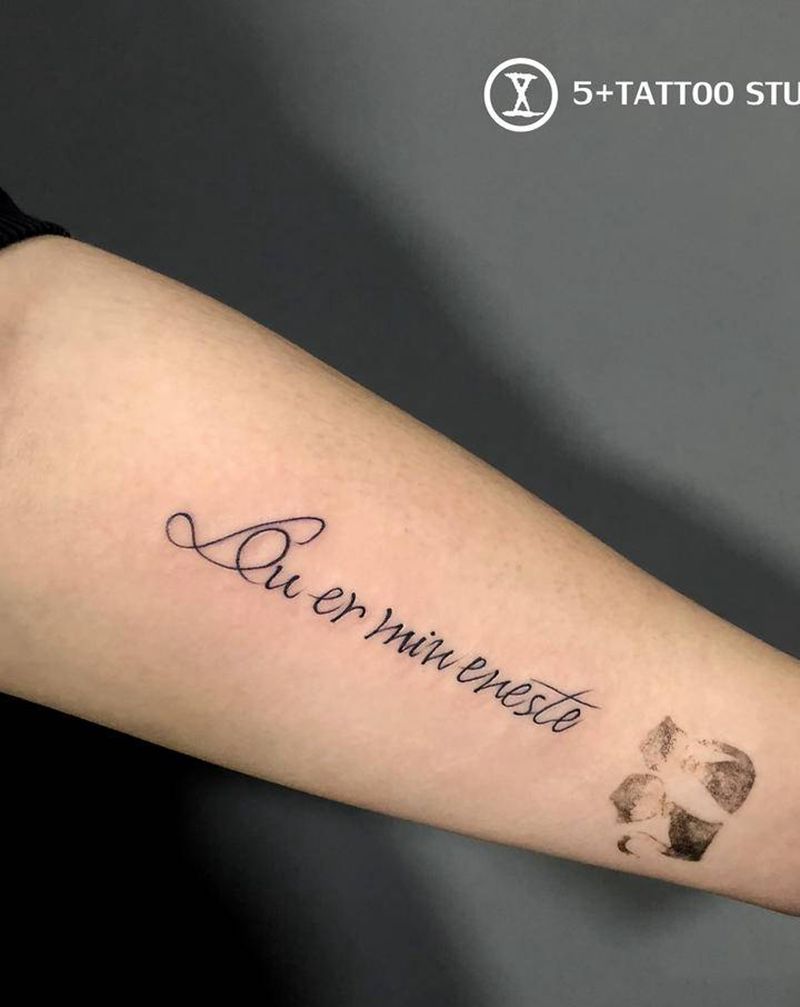 小字母纹身图片_手臂花体字纹身图案