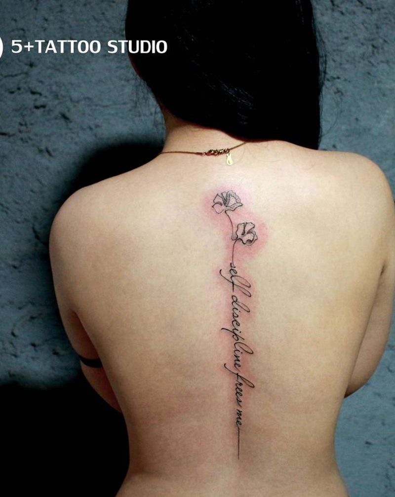 字母纹身图片_背部花体字纹身图案