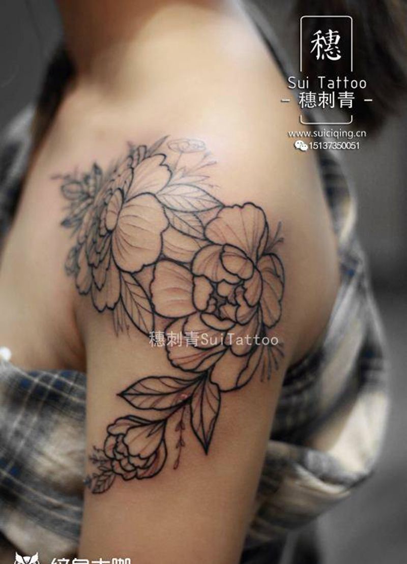 素花肩花纹身图片_肩部点刺纹身图案