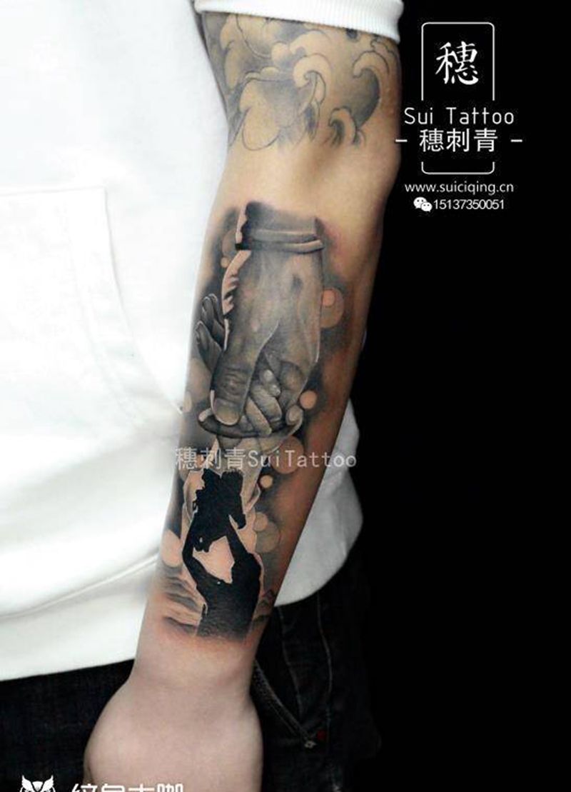 家庭纹身图片_手臂欧美写实水墨纹身图案