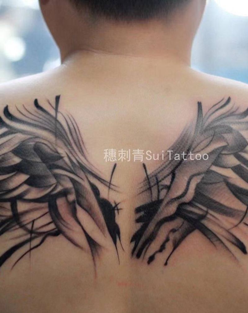 翅膀纹身图片_手臂欧美写实纹身图案