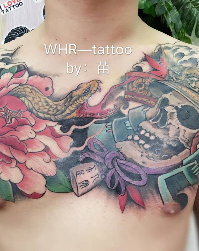 花胸纹身图片_胸部新传统纹身图案