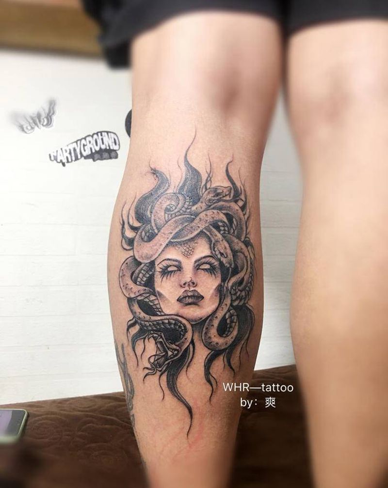 美杜莎女王纹身图片_腿部New School点刺纹身图案