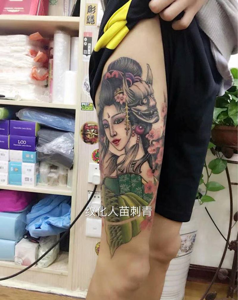 艺妓纹身图片_腿部新传统纹身图案