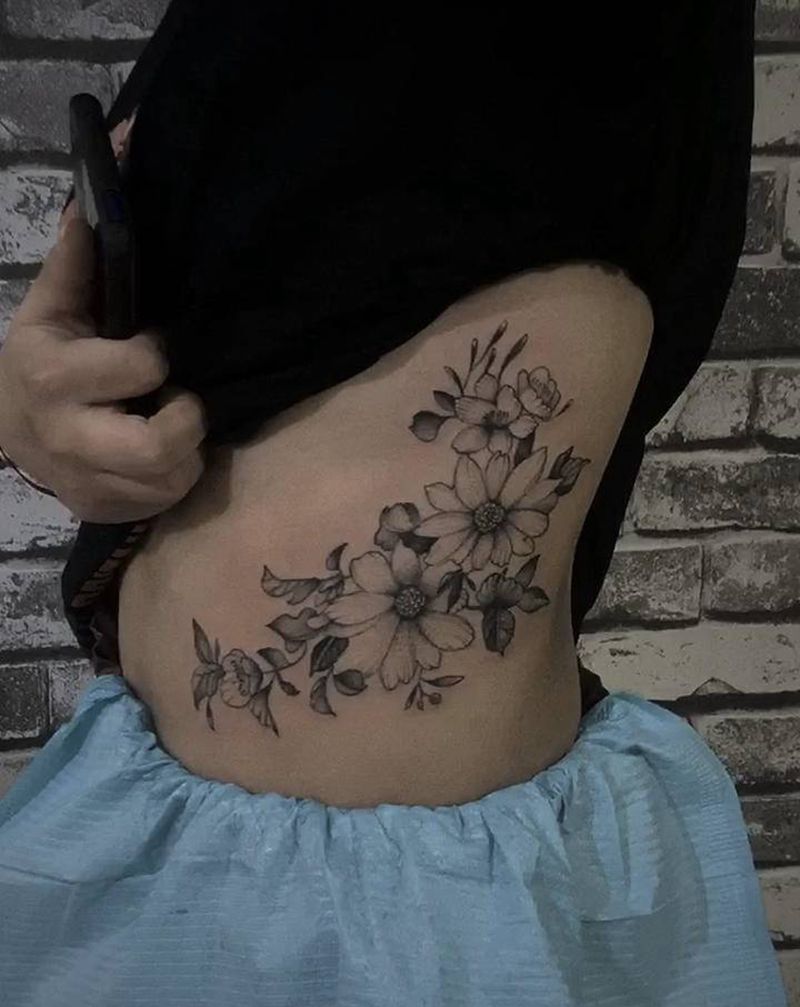 素花纹身图片_腹部纹身图案