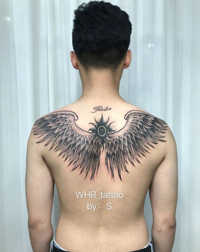 添加翅膀纹身图片_背部点刺纹身图案