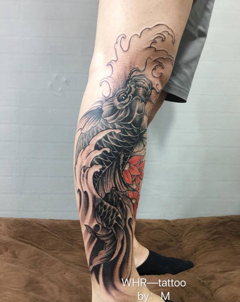 锦鲤纹身图片_腿部新传统纹身图案