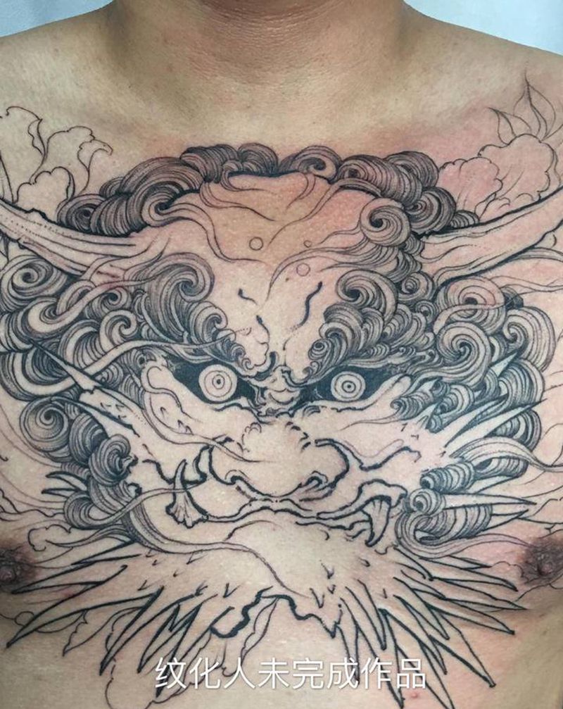 花胸未完成纹身图片_胸部新传统纹身图案