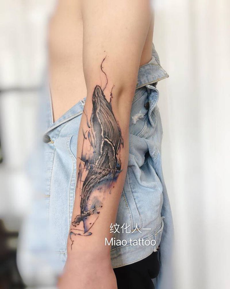 鲸纹身图片_手臂水彩纹身图案
