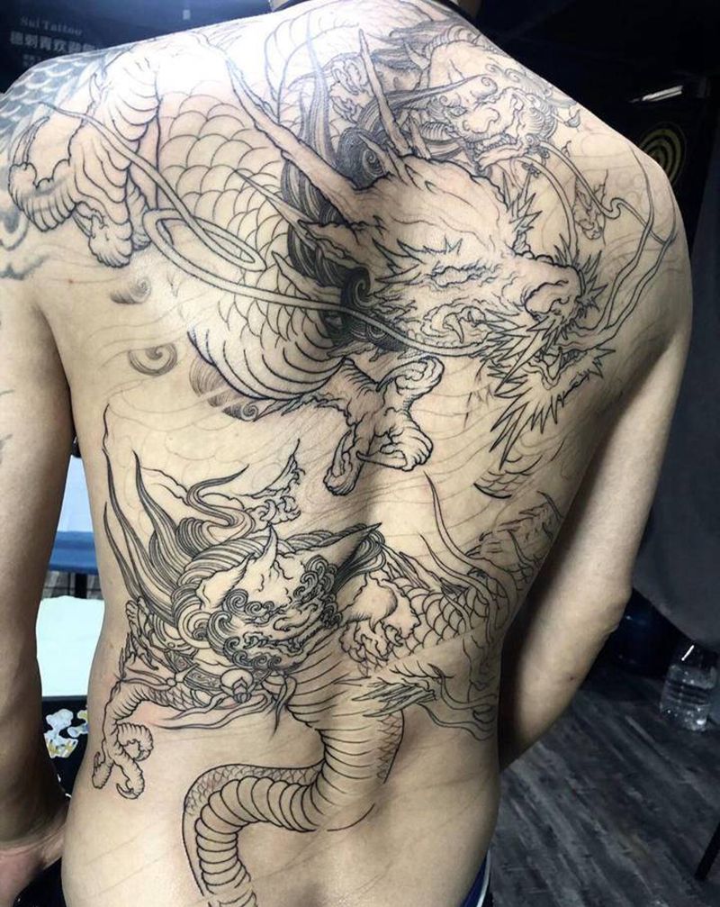 龙满背线条纹身图片_背部新传统纹身图案