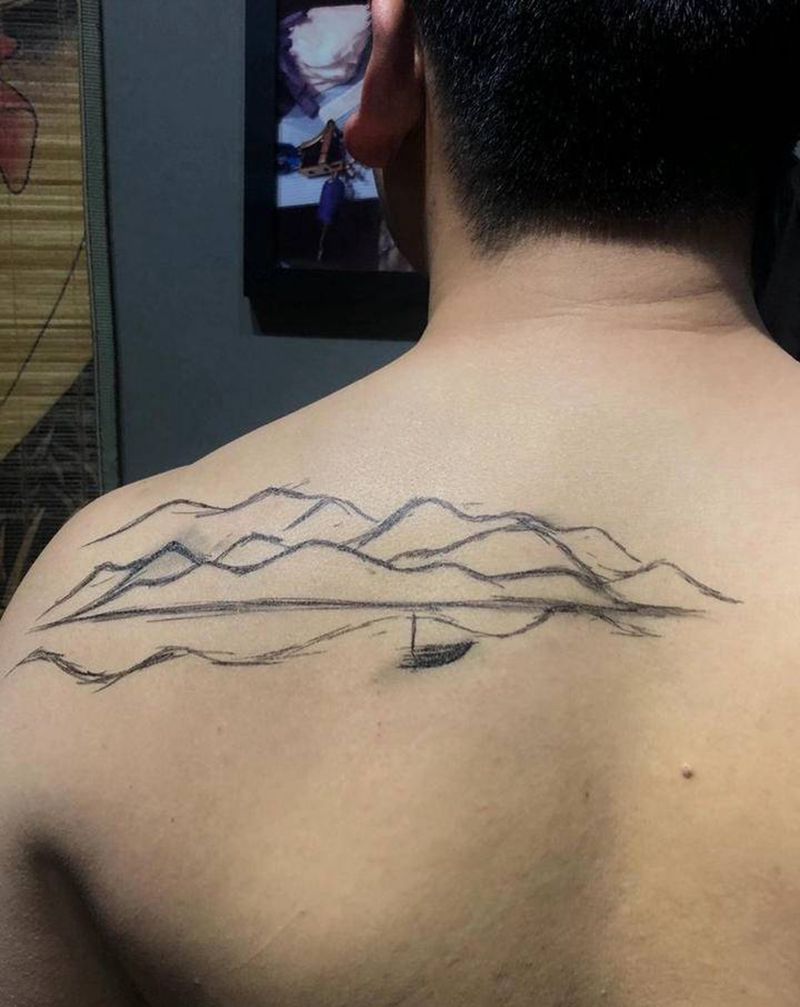 水墨山水纹身图片_背部水墨纹身图案