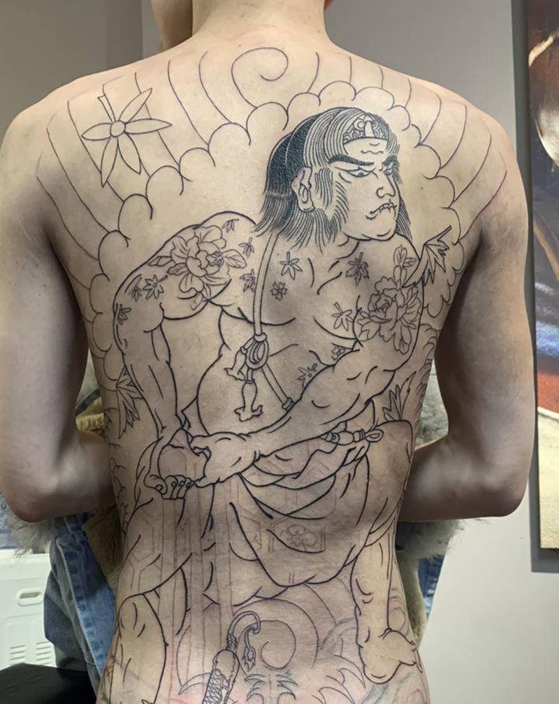 满背老传统纹身图片_背部老传统纹身图案