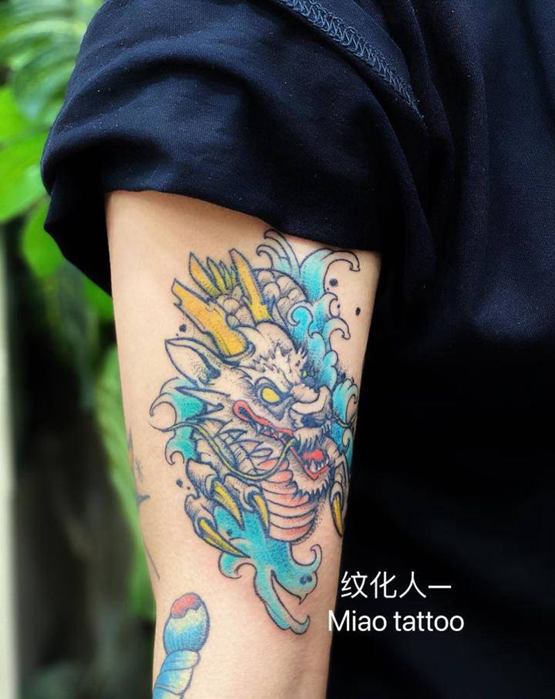 小龙纹身图片_手臂Old School水彩纹身图案