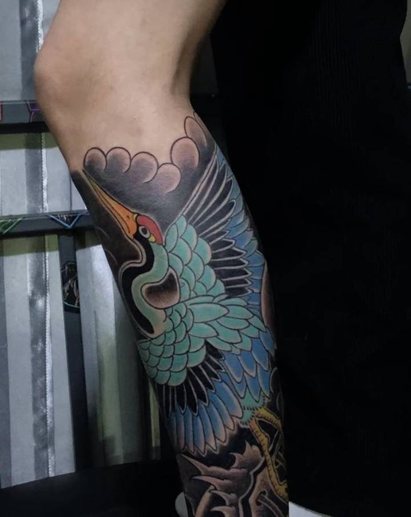 鹤纹身图片_腿部纹身图案