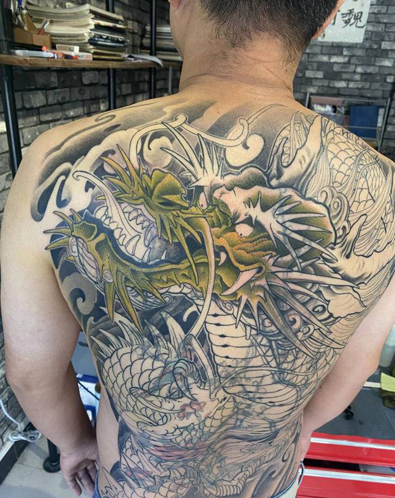 满背遮盖未完待续纹身图片_背部新传统纹身图案