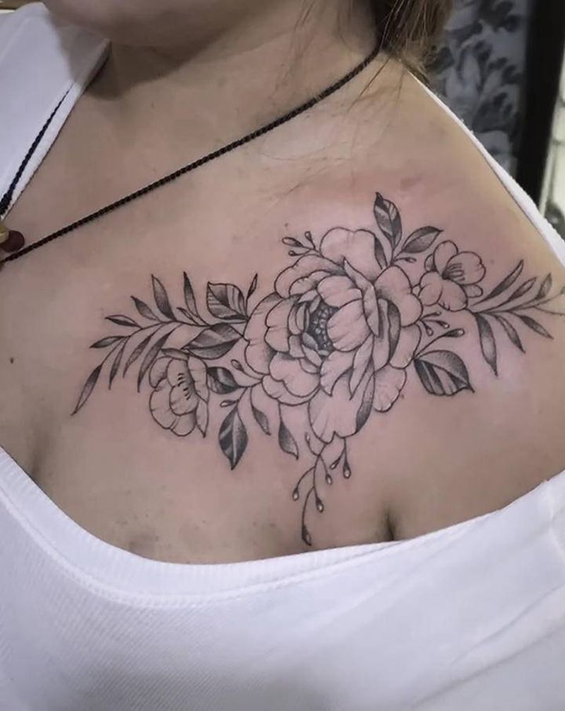 素花纹身图片_胸部纹身图案