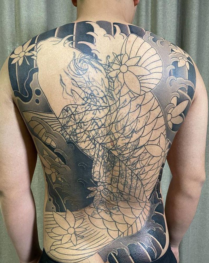 老传统遮盖。待续。纹身图片_背部老传统纹身图案