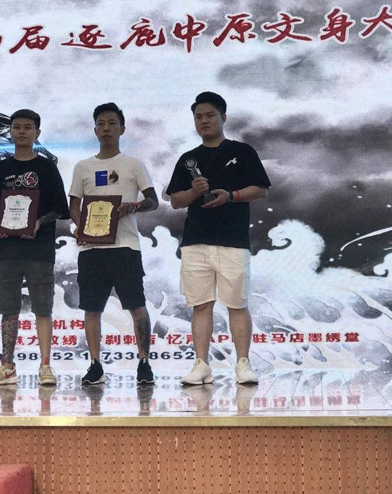 第一名纹身图片_腿部纹身图案