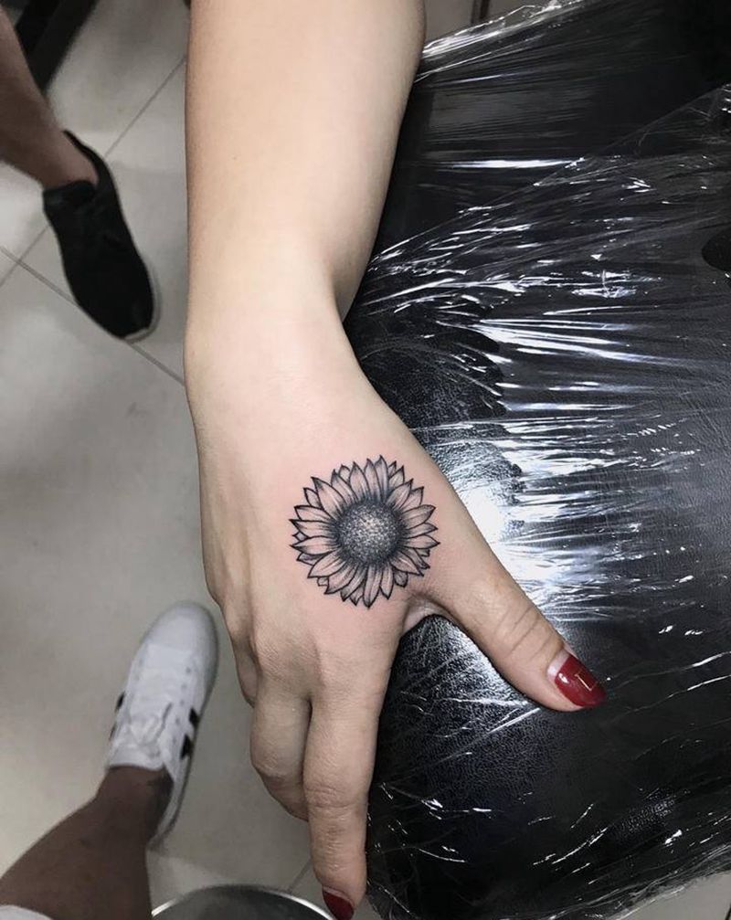 向日葵纹身图片_手部欧美写实纹身图案