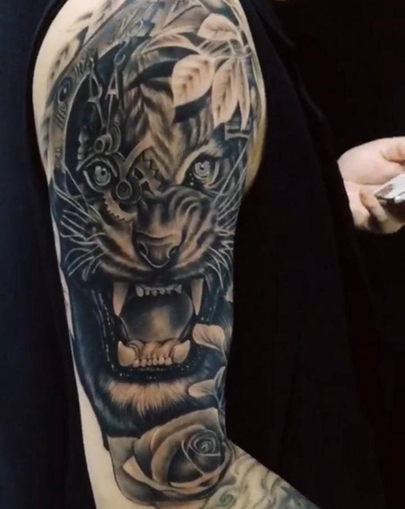 大臂老虎纹身图片_手臂欧美写实纹身图案