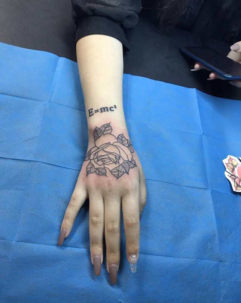 线条纹身图片_手部Old School纹身图案