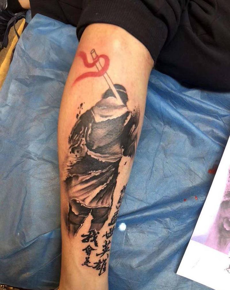 至尊宝纹身图片_腿部水墨纹身图案