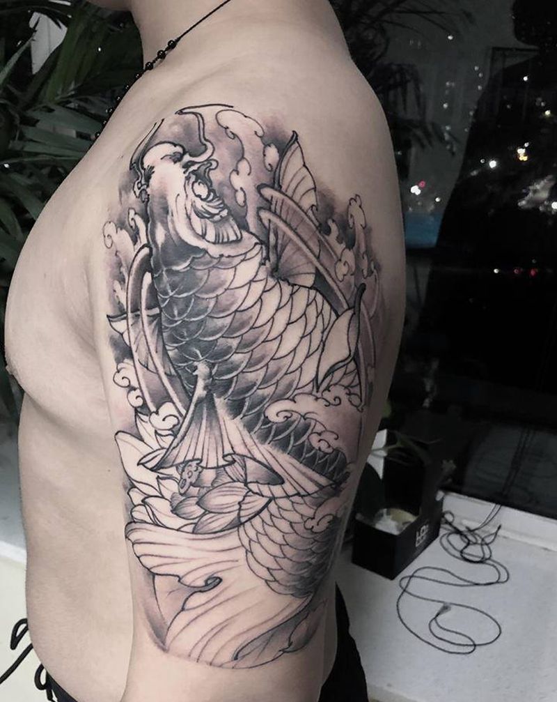锦鲤纹身图片_手臂肩部新传统纹身图案