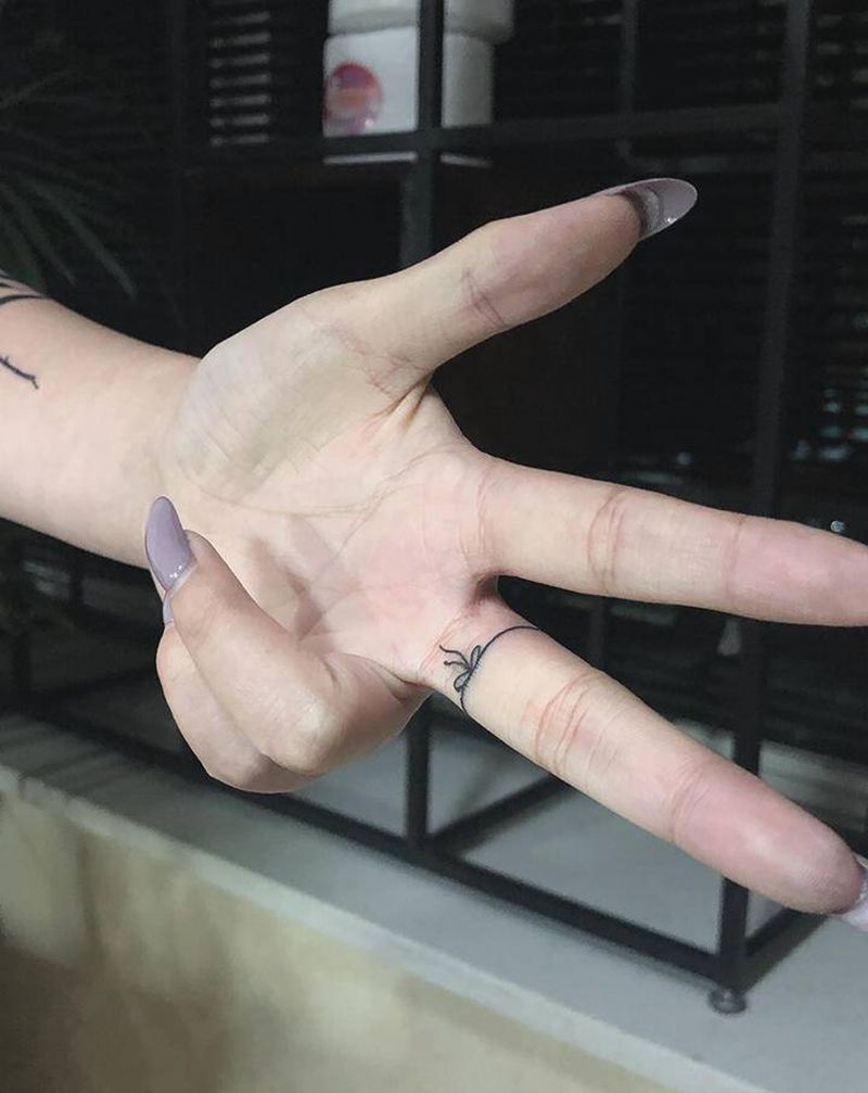 清新小图纹身图片_颈部手部纹身图案