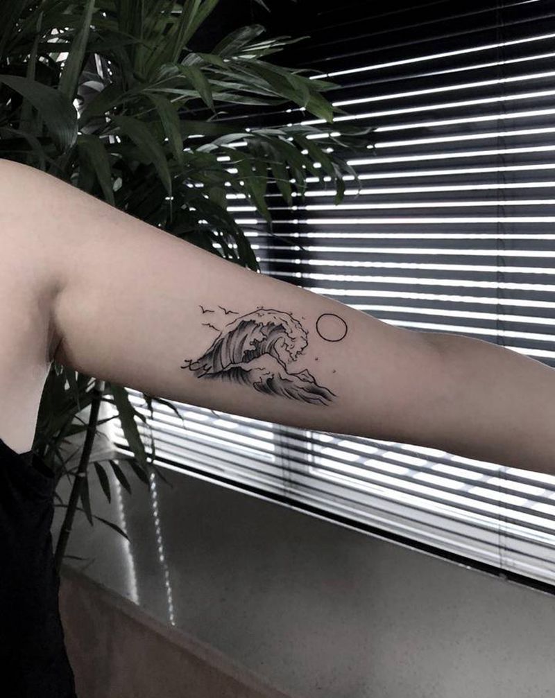 海浪纹身图片_手臂纹身图案