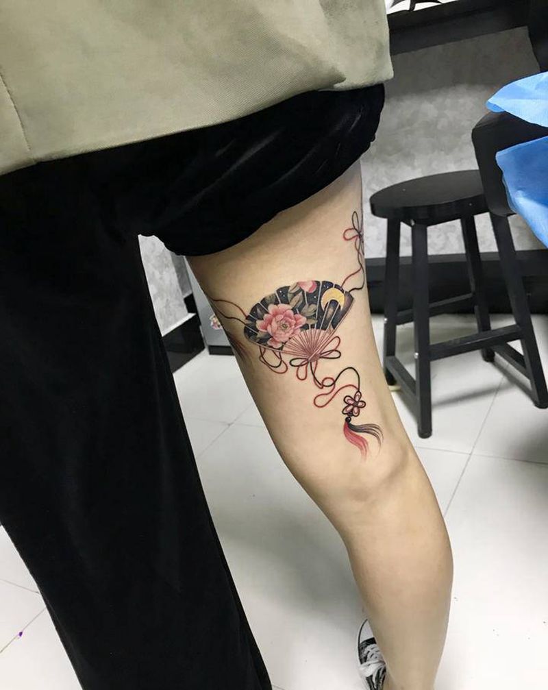 中国风折扇纹身图片_腿部新传统折扇纹身图案