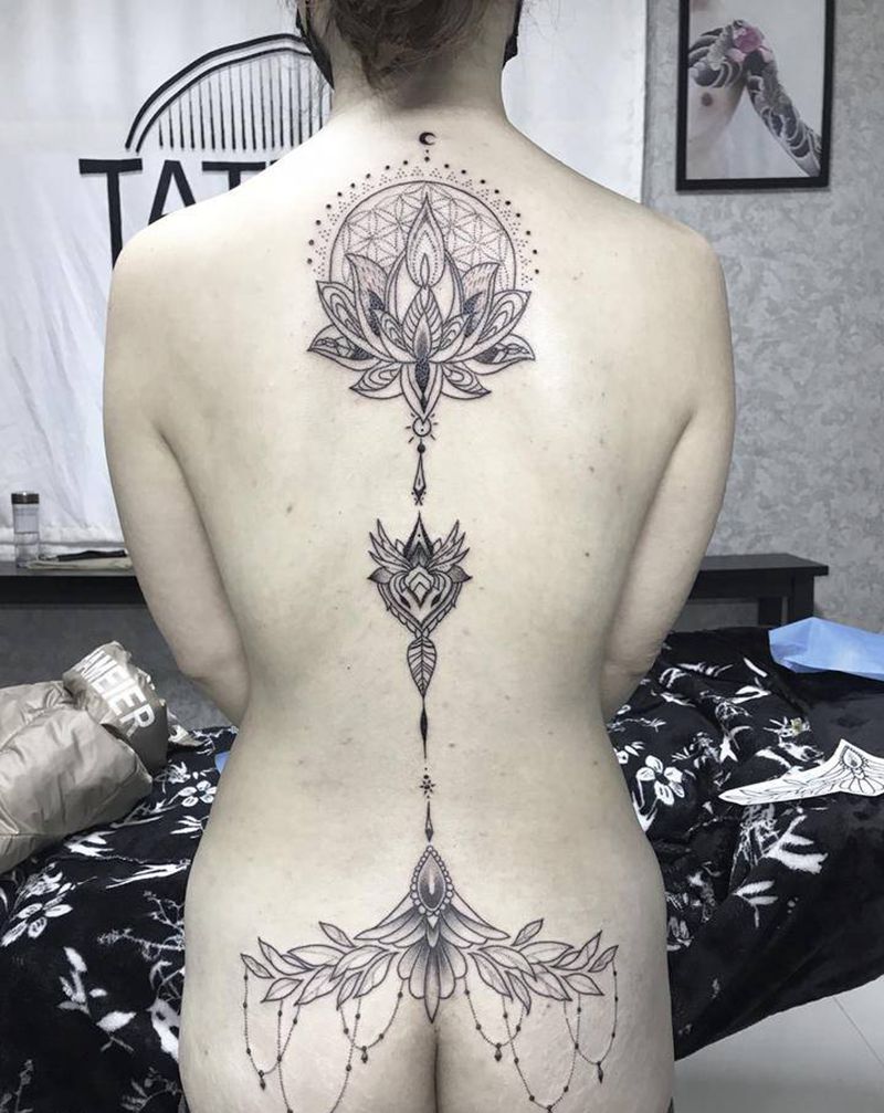 脊椎图腾纹身图片_背部腰部几何图腾纹身图案