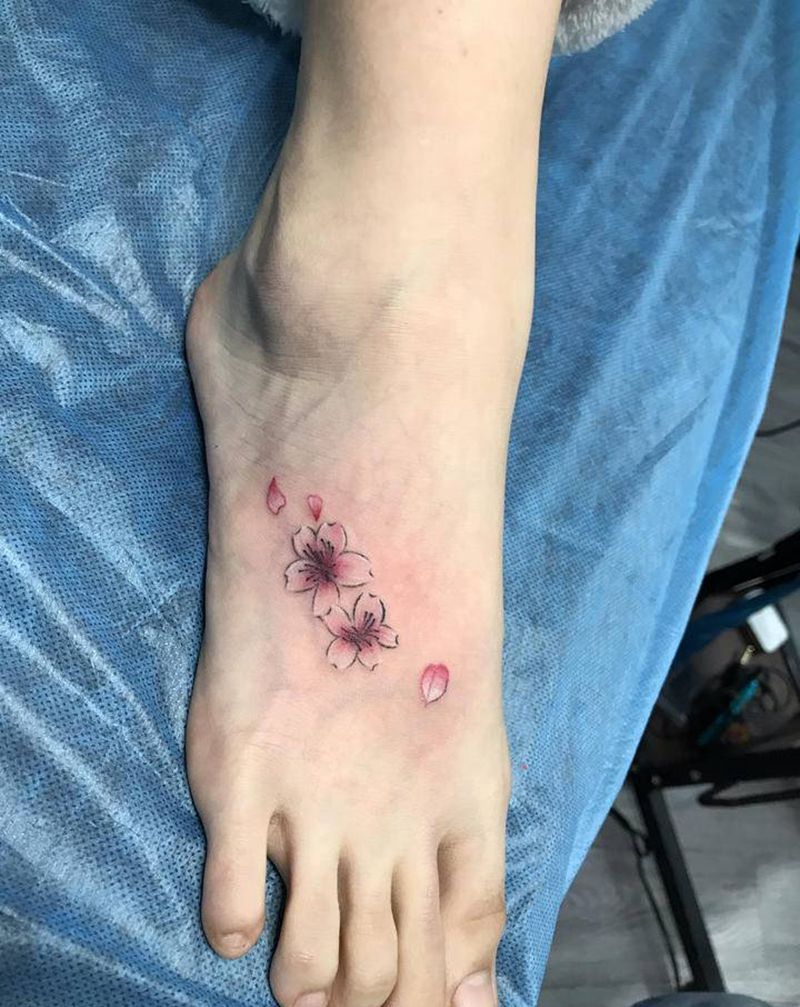 桃花纹身图片_脚部小清新纹身图案